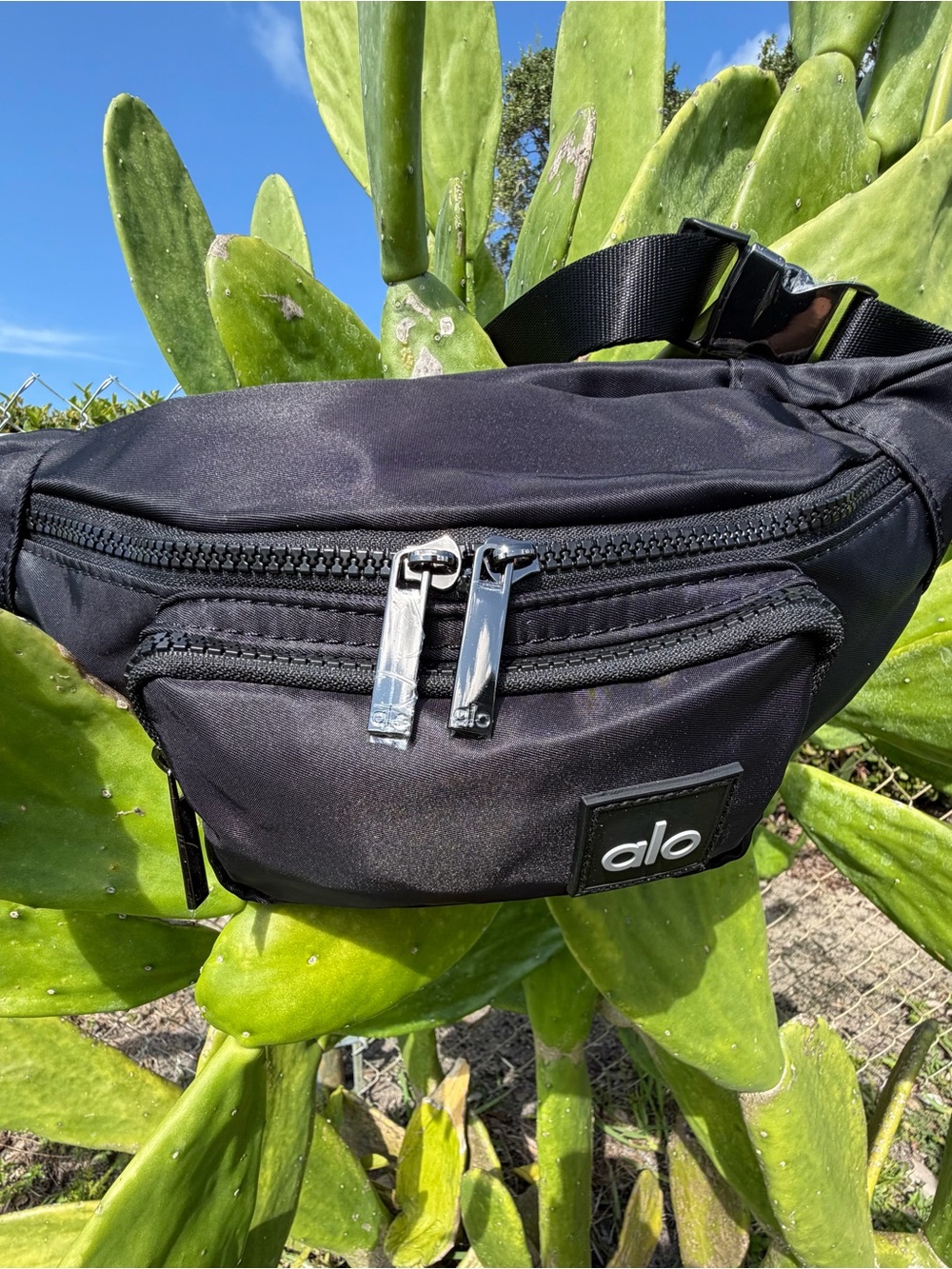 ALO Yoga Black Crossbody Fanny Pack - Picture 9 of 16
